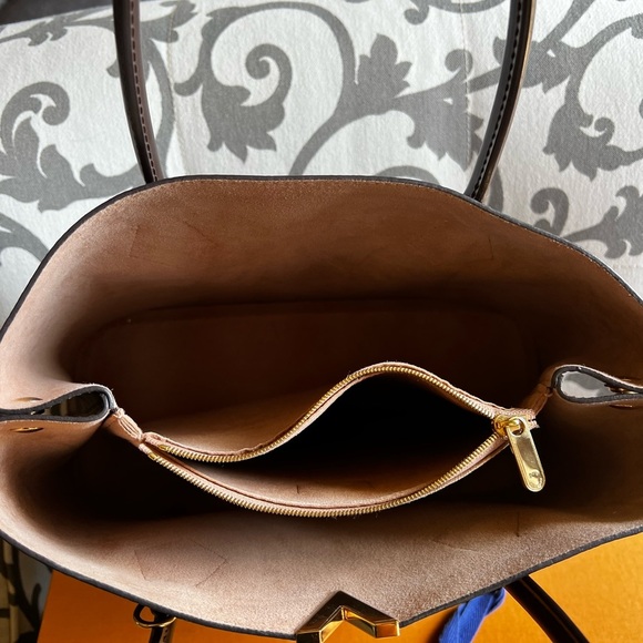 Louis Vuitton Damier Ebene Kensington V bag - Picture 9 of 9